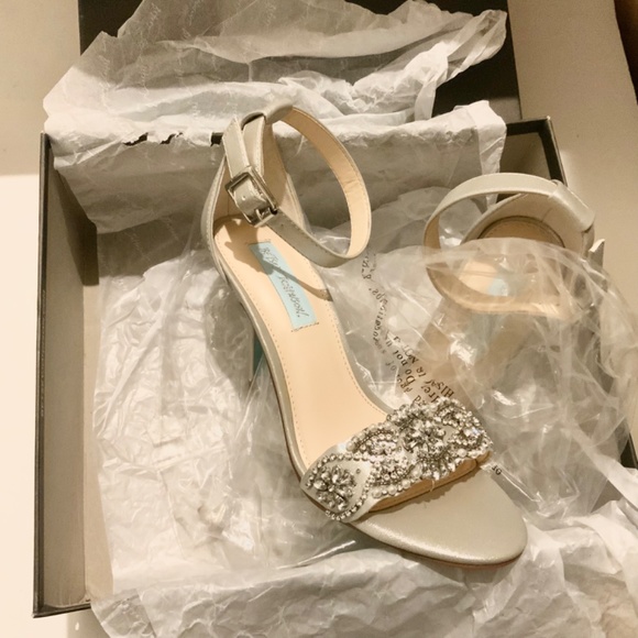 Betsey Johnson Gina Jeweled Ankle Strap Dress Sandals Silve Satin Stiletto Heels - Picture 8 of 8